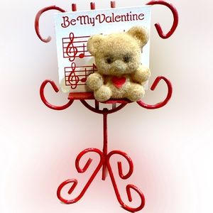VTG AVON FLOCKED TEDDY BEAR VALENTINE HEART ORNAMENT MUSIC STAND SONG SONG 4.75”